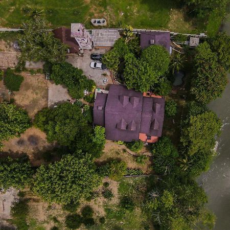 Ratmanee House Hotel Kanchanaburi Bagian luar foto