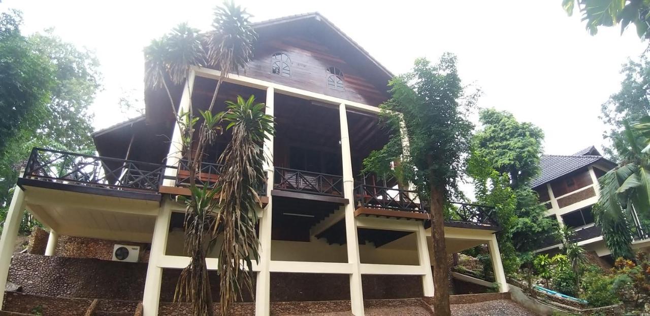 Ratmanee House Hotel Kanchanaburi Bagian luar foto