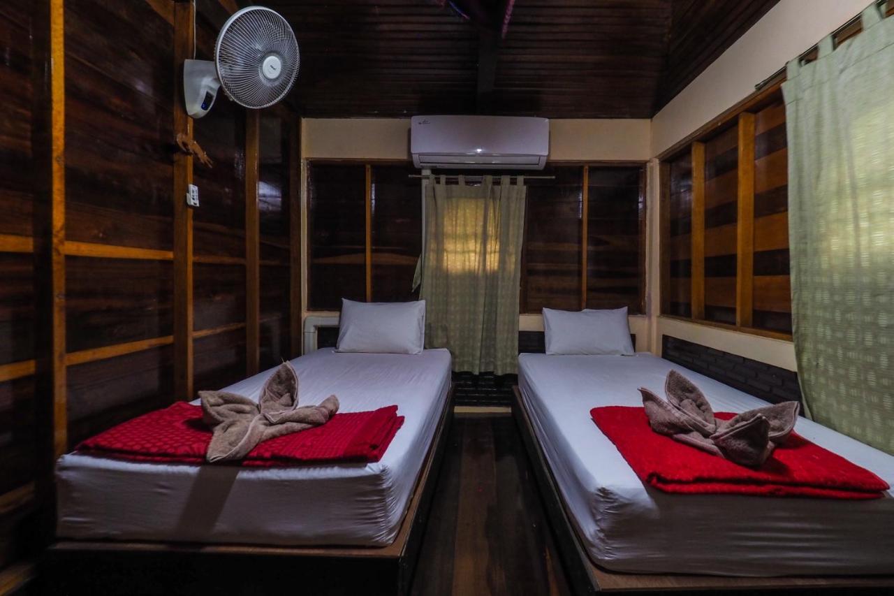 Ratmanee House Hotel Kanchanaburi Bagian luar foto