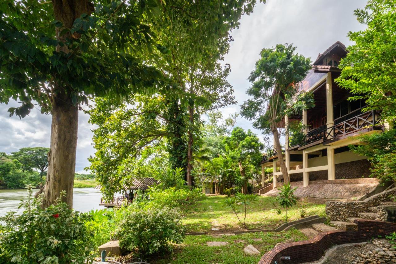 Ratmanee House Hotel Kanchanaburi Bagian luar foto