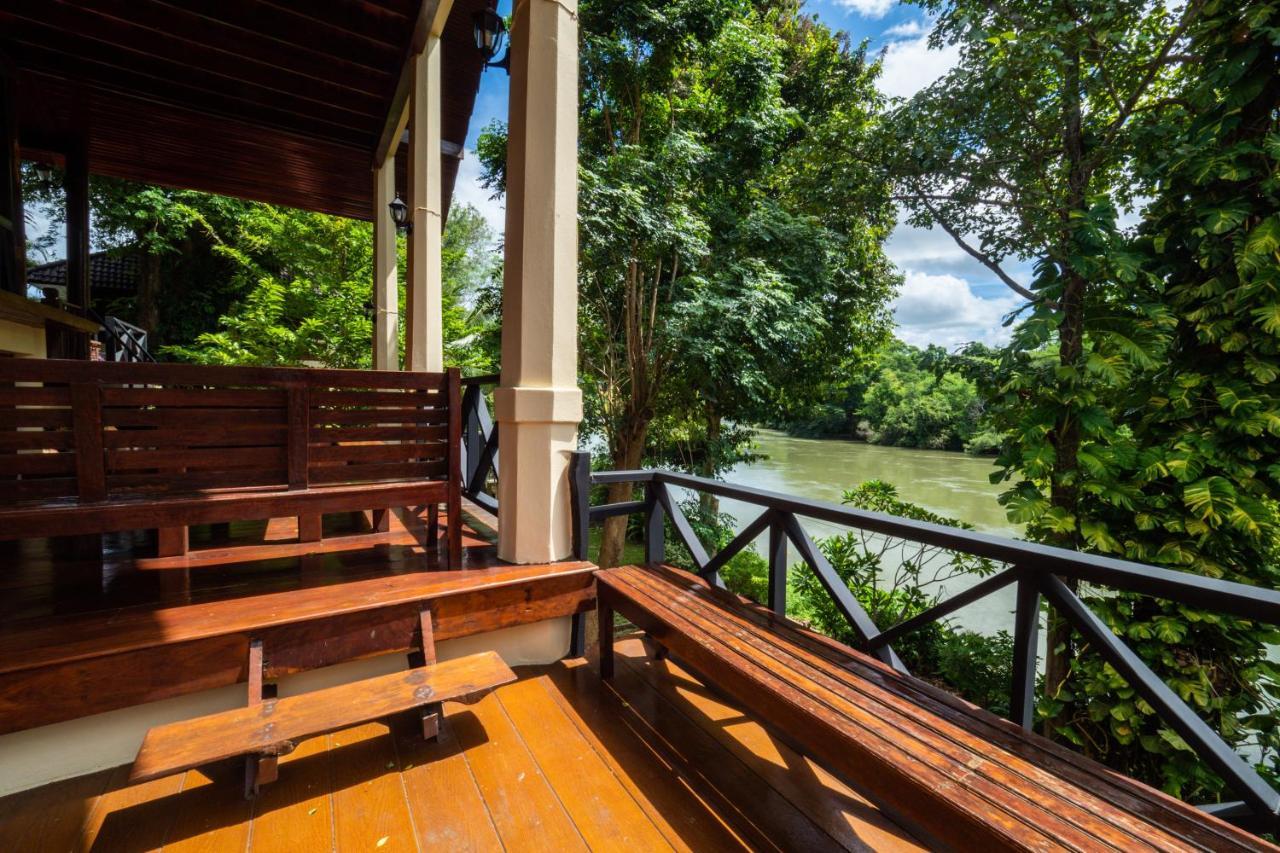 Ratmanee House Hotel Kanchanaburi Bagian luar foto