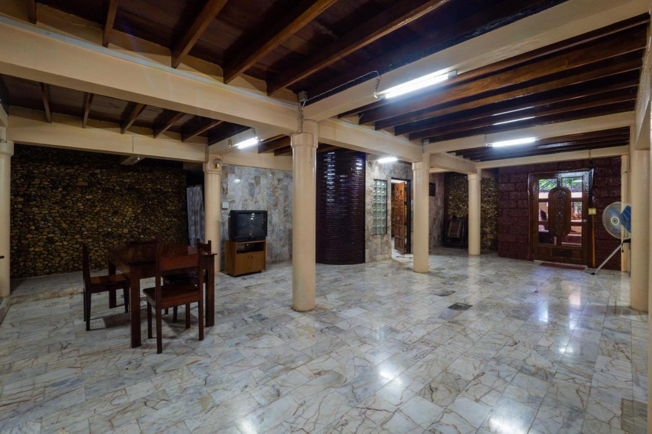 Ratmanee House Hotel Kanchanaburi Bagian luar foto