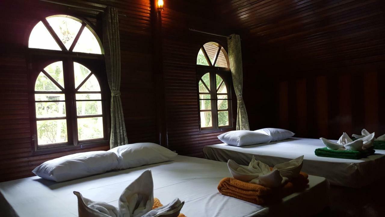Ratmanee House Hotel Kanchanaburi Bagian luar foto