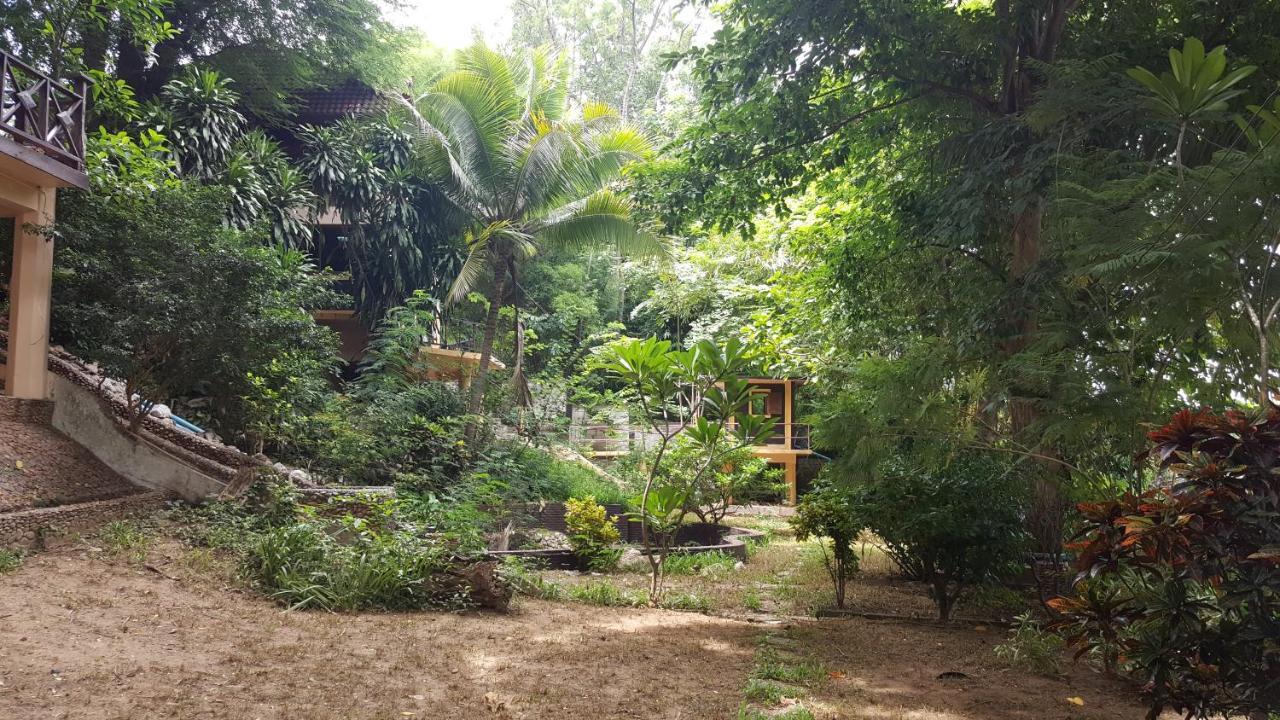 Ratmanee House Hotel Kanchanaburi Bagian luar foto